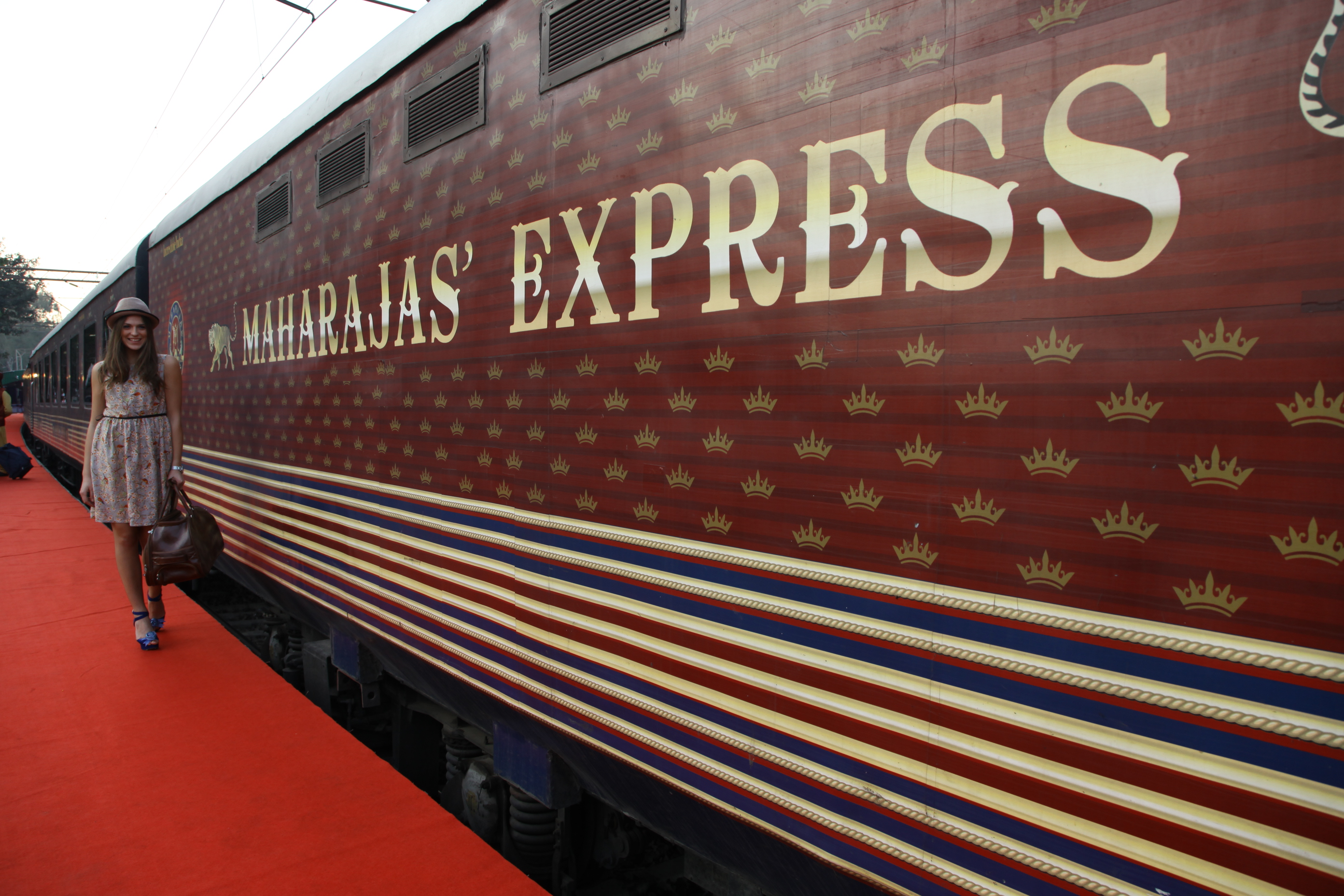 59. Red carpet at station