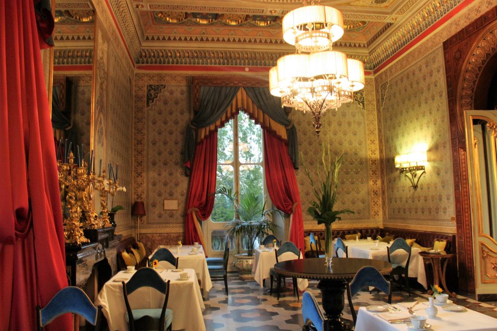 villa-cora-dining-room